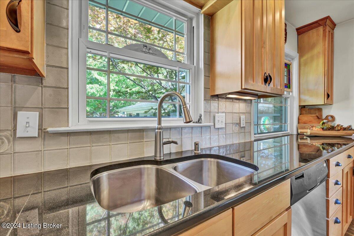 325 Bramton Road Louisville, KY 40207 - Photo 16 of 61 17-325 Bramton Rd