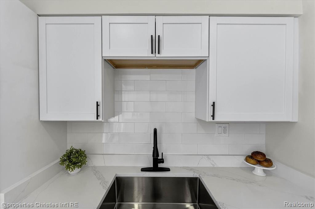 32651 Five Mile Road, Unit 15 Livonia, MI 48154 - Photo 15 of 44