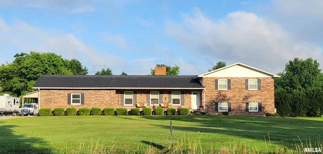 $400,000 | 9867 North Illinois Highway, Mount Vernon, IL 62864