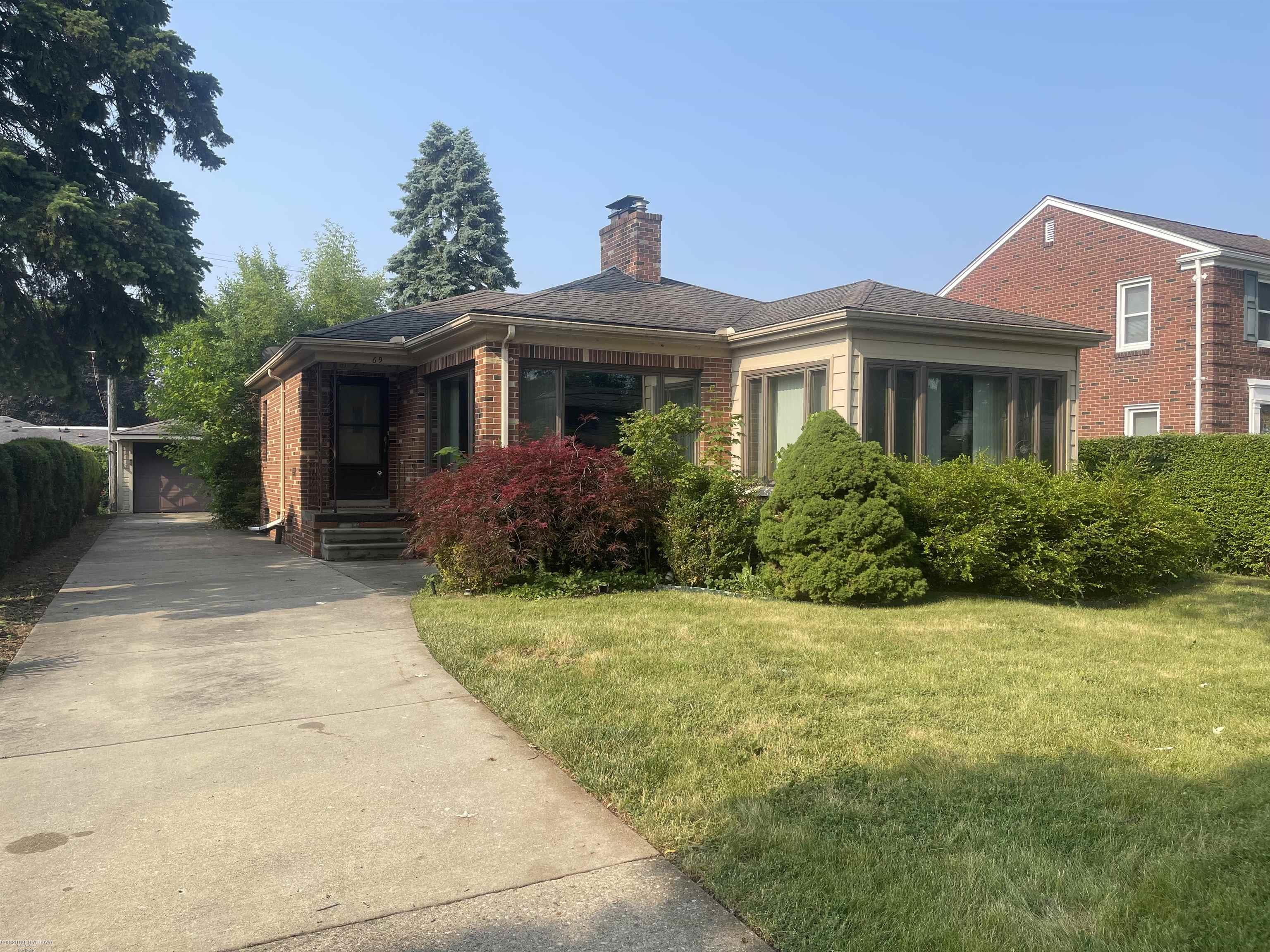 69 Vernier Road Grosse Pointe Shores, MI 48236 - Photo 1 of 20