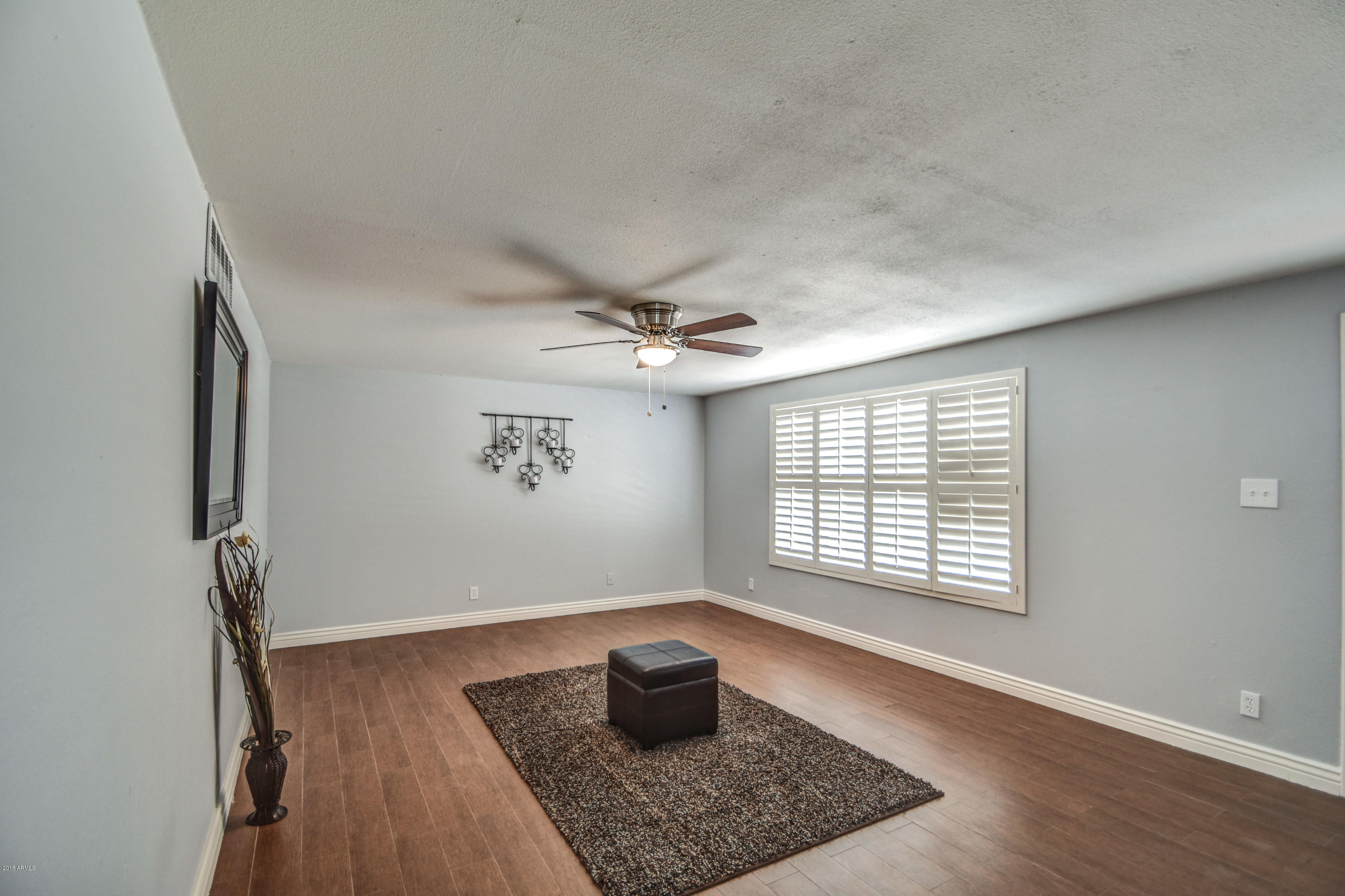 3519 West Royal Palm Road Phoenix, AZ 85051 - Photo 4 of 25 LIVING 1