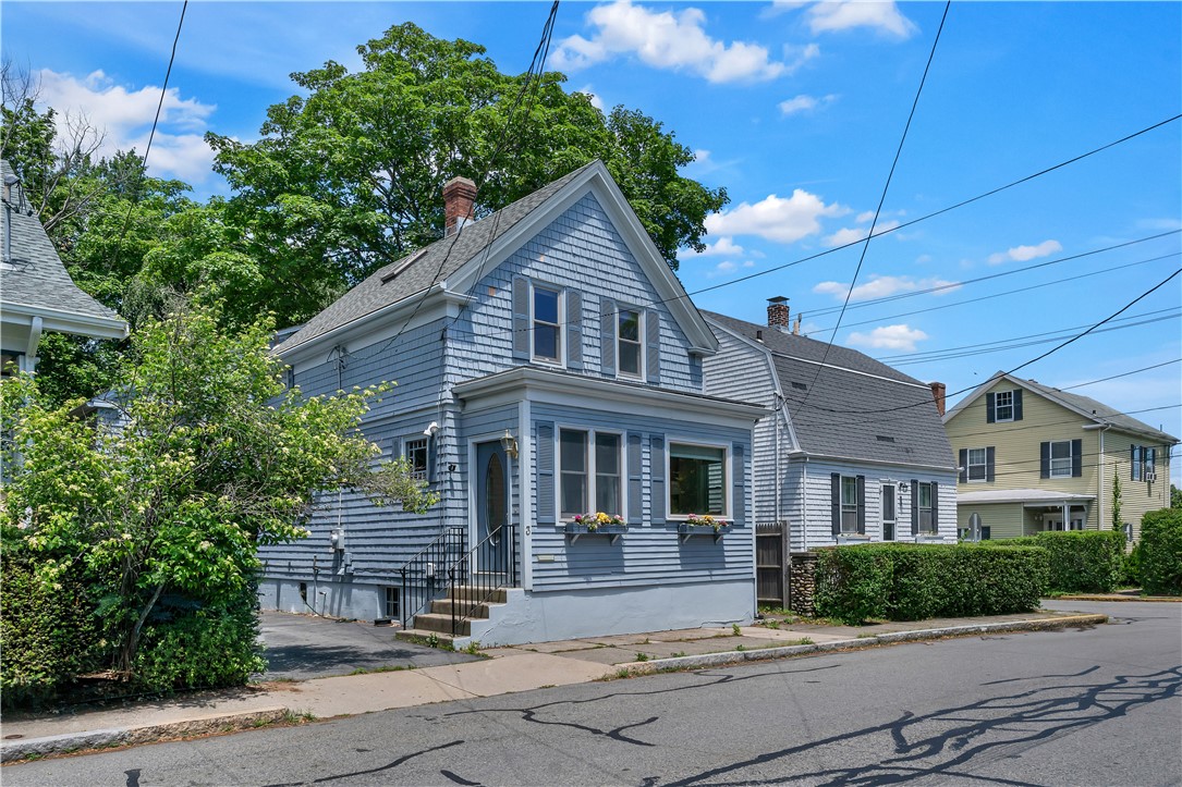 3 Sycamore Street Newport, RI 02840 - Photo 2 of 41