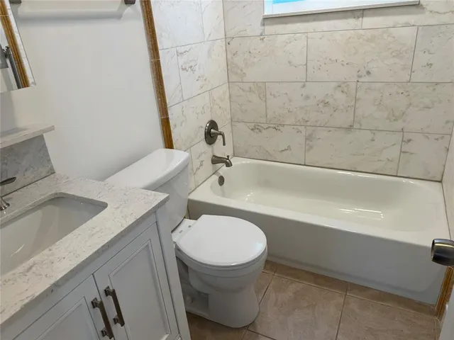 $2,900 | 223 Southeast 1st Street, Unit REAR, Dania Beach, FL 33004