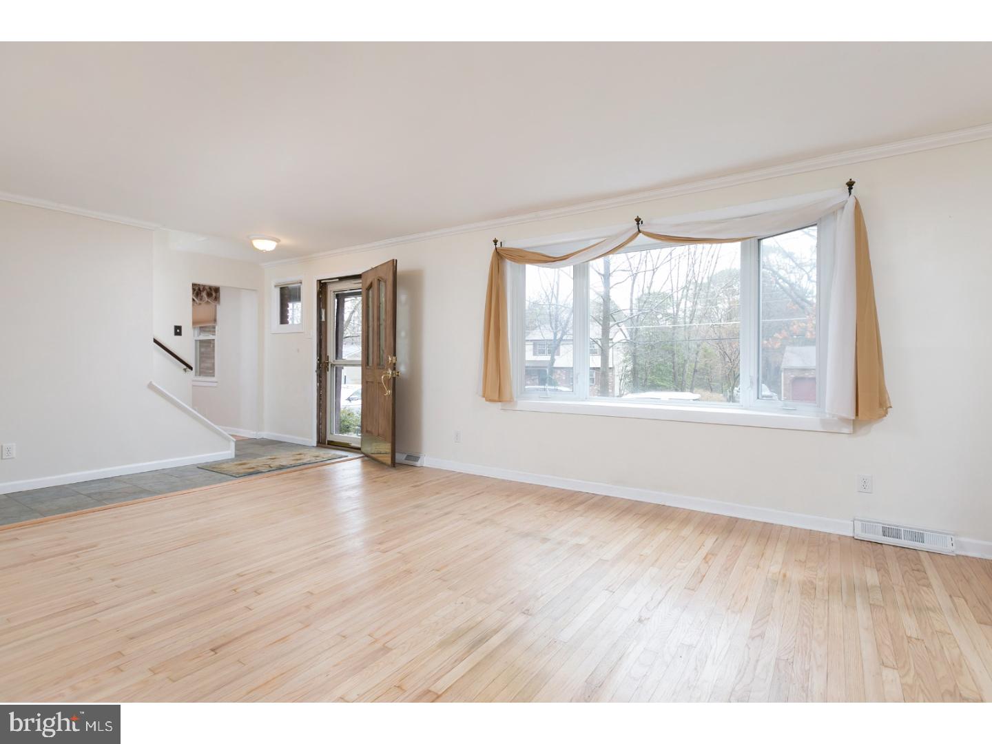 30 Harvard Road Voorhees, NJ 08043 - Photo 3 of 24 Living Room