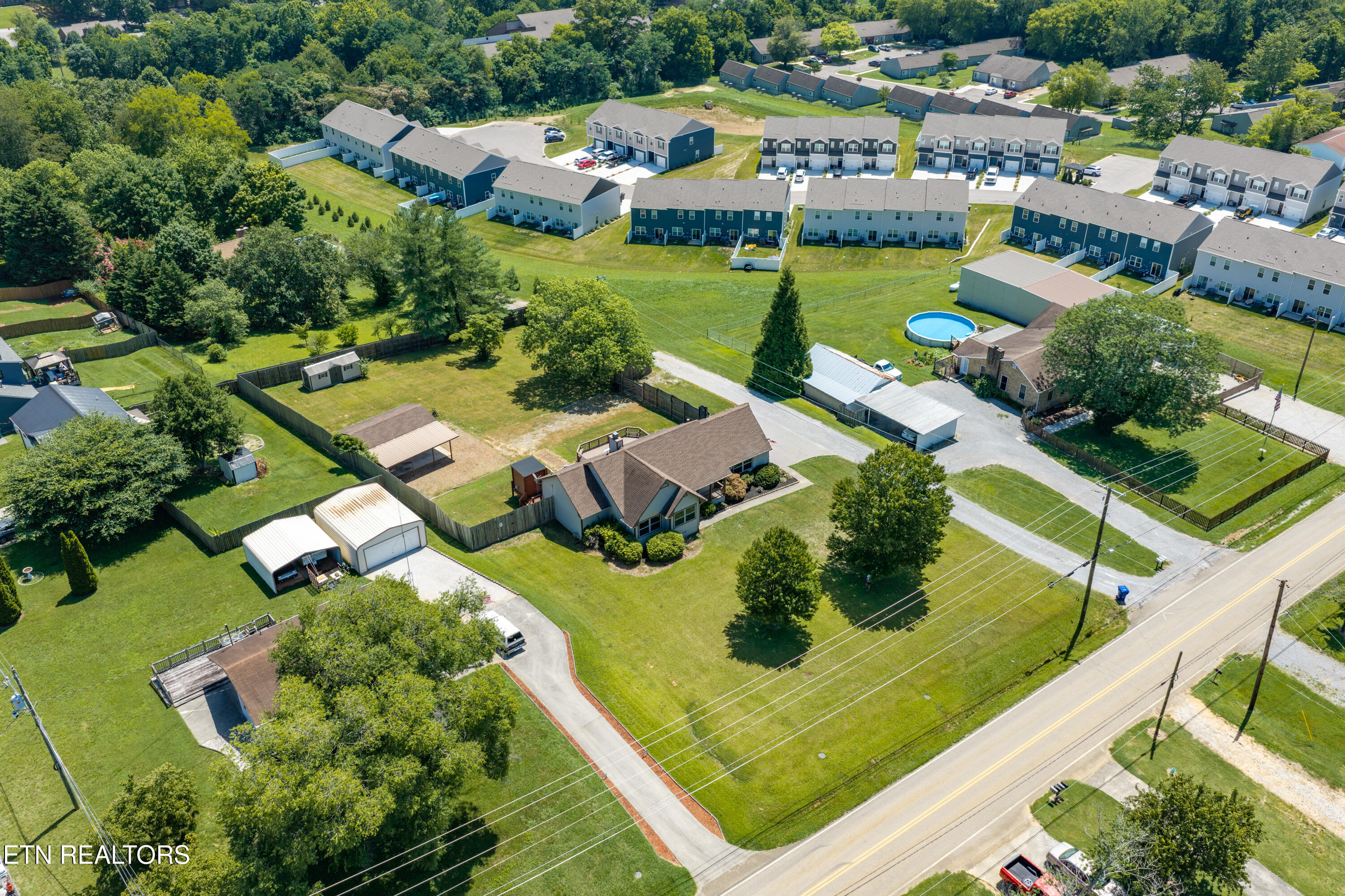 7702 Old Clinton Pike Powell, TN 37849 - Photo 37 of 46 36