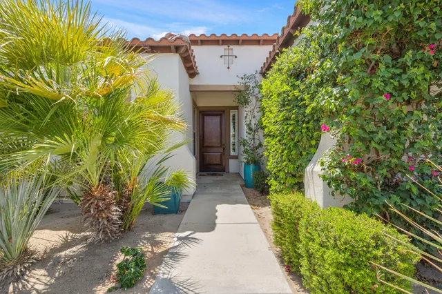 a view of entrance of the house