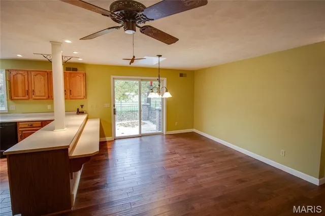 $271,900 | 2140 West Dell Drive, Alton, IL 62002