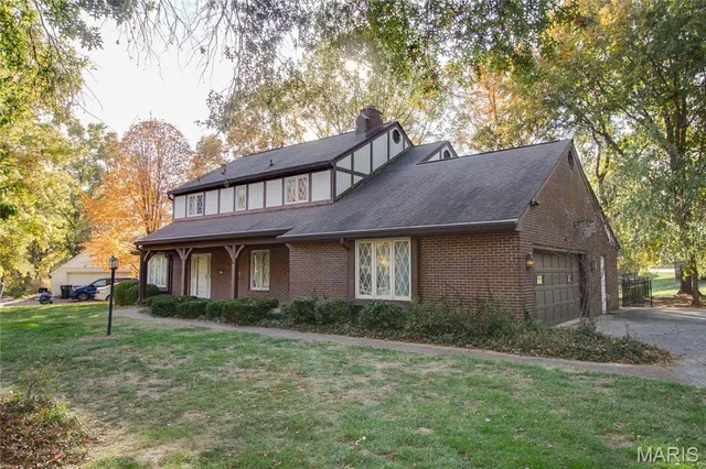 $271,900 | 2140 West Dell Drive, Alton, IL 62002