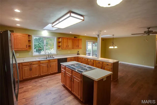 $271,900 | 2140 West Dell Drive, Alton, IL 62002