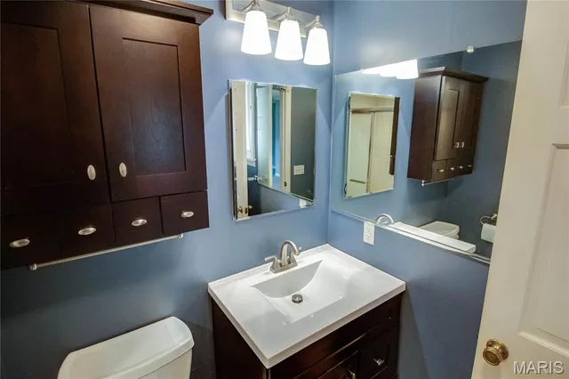 $271,900 | 2140 West Dell Drive, Alton, IL 62002