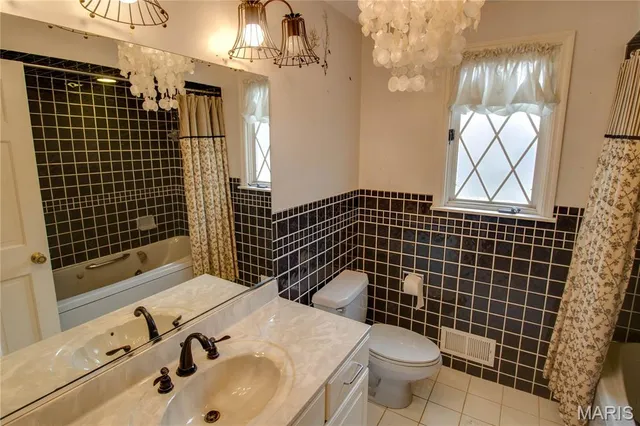 $271,900 | 2140 West Dell Drive, Alton, IL 62002