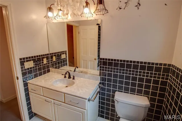 $271,900 | 2140 West Dell Drive, Alton, IL 62002