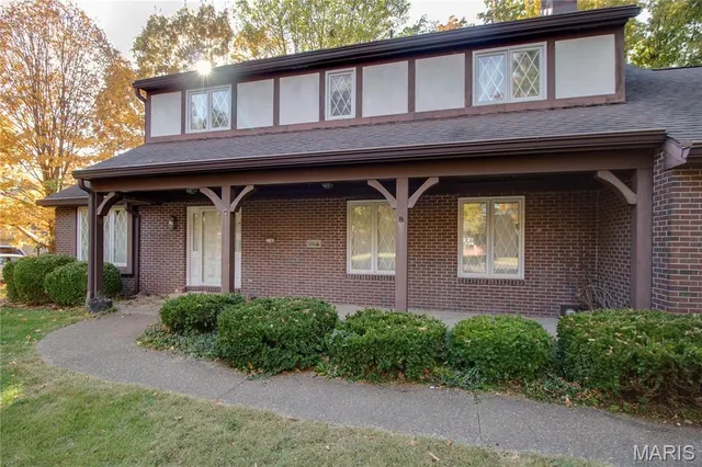 $271,900 | 2140 West Dell Drive, Alton, IL 62002