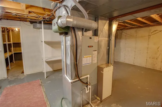 $271,900 | 2140 West Dell Drive, Alton, IL 62002