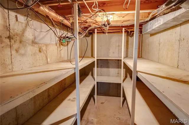 $271,900 | 2140 West Dell Drive, Alton, IL 62002