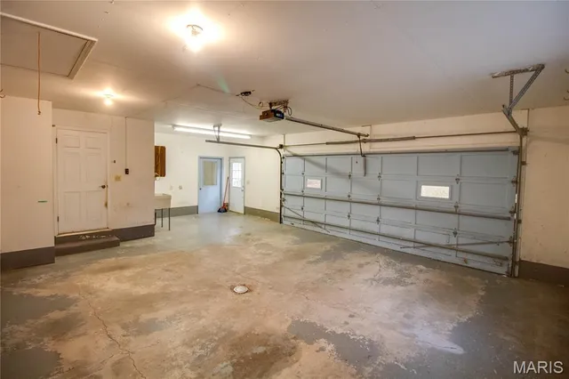 $271,900 | 2140 West Dell Drive, Alton, IL 62002