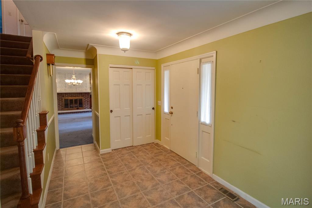 2140 West Dell Drive Alton, IL 62002 - Photo 6 of 57