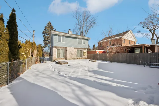 $469,900 | 183 West Algonquin Road, Des Plaines, IL 60016