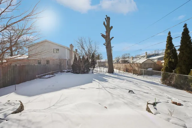 $469,900 | 183 West Algonquin Road, Des Plaines, IL 60016