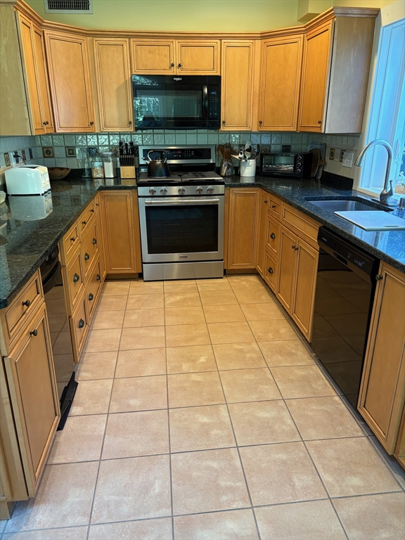 719 Bay Road Hamilton, MA 01982 - Photo 5 of 28 Gallery Image 5