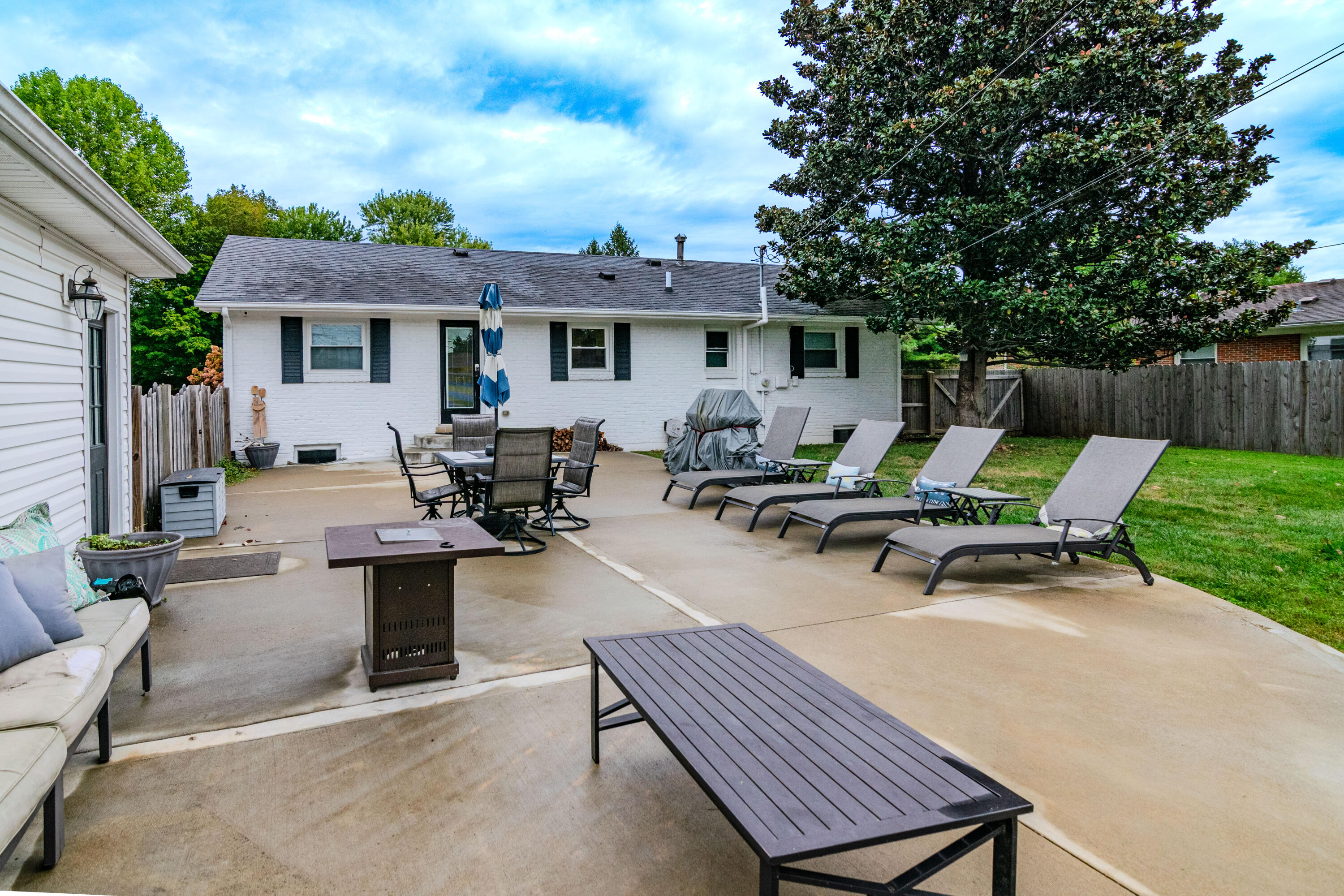 1016 Lane Allen Road Lexington, KY 40504 - Photo 9 of 40 1016LaneAllen-0230