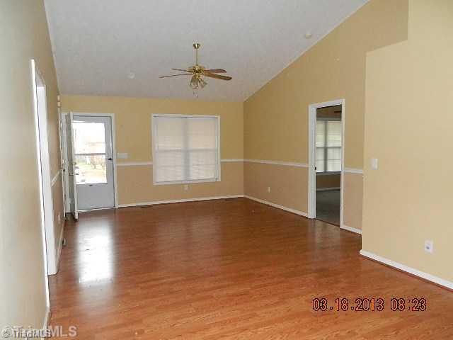 1506 Southtree Lane High Point, NC 27263 - Photo 3 of 12 Living Room.
