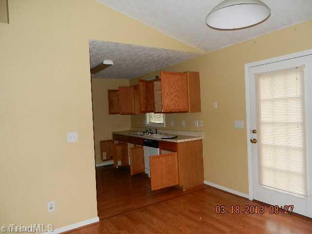 1506 Southtree Lane High Point, NC 27263 - Photo 4 of 12 Kitchen.