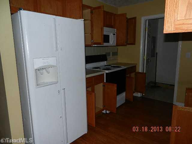 1506 Southtree Lane High Point, NC 27263 - Photo 5 of 12 Kitchen.