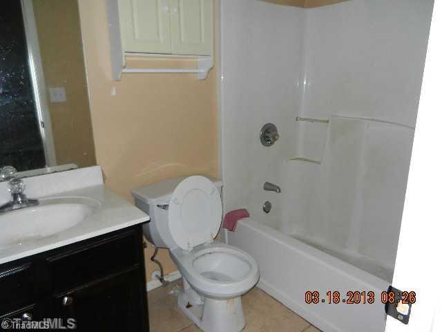 1506 Southtree Lane High Point, NC 27263 - Photo 8 of 12 Master Bath/Spa.