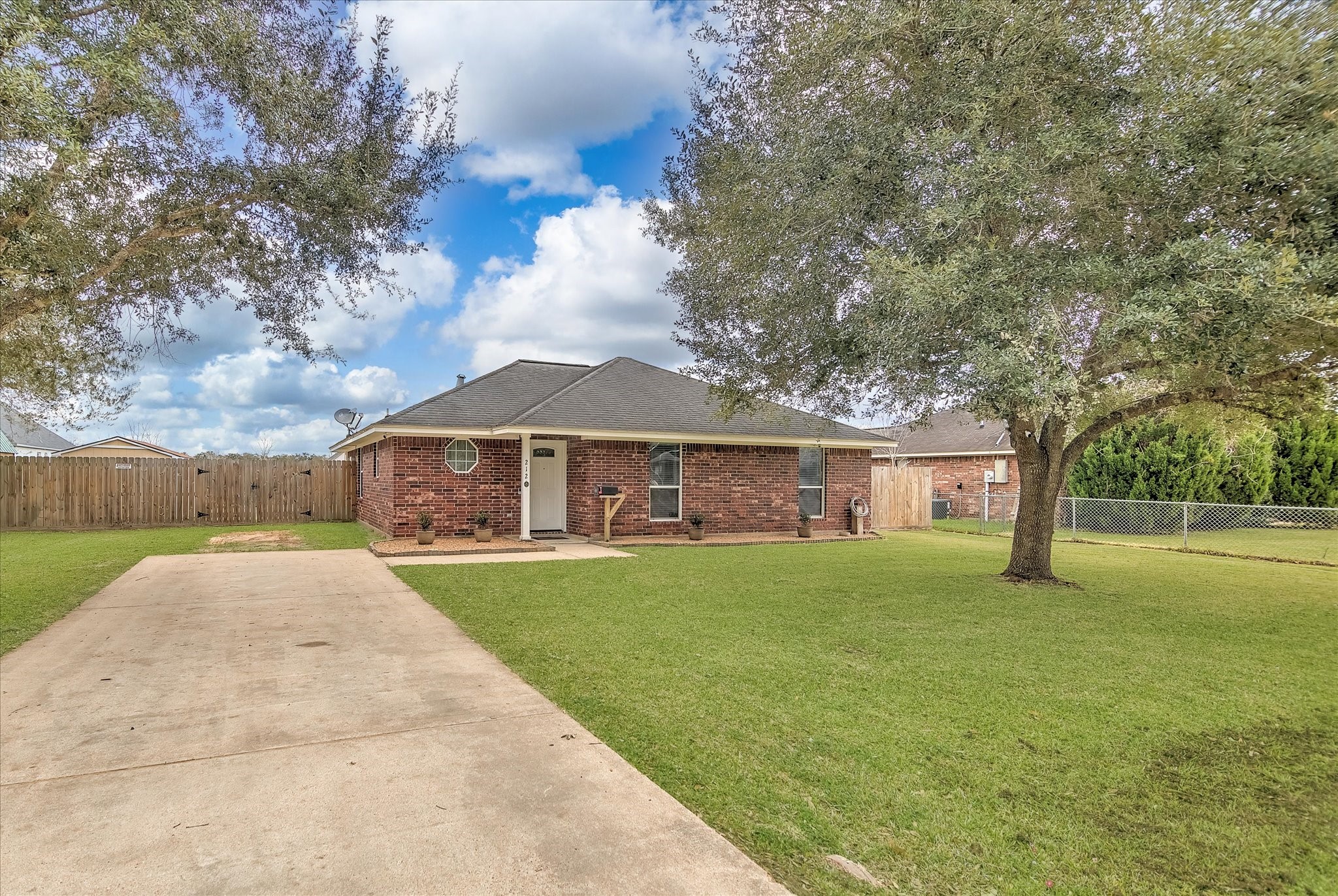 212 Hickory Street Sweeny, TX 77480 - Photo 2 of 33