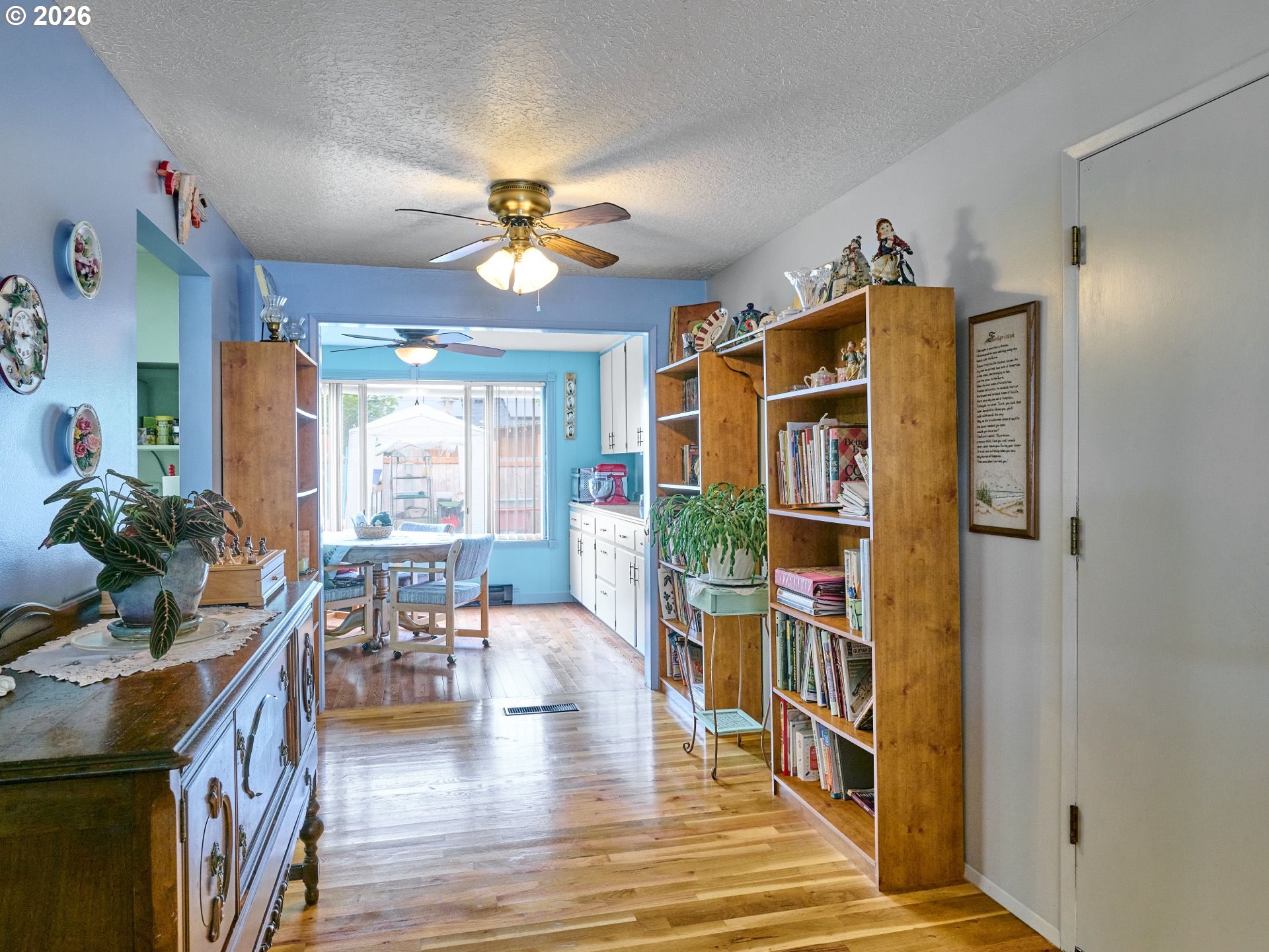1215 Stanfield Road Woodburn, OR 97071 - Photo 4 of 29 a living room with furniture wooden floor and a table