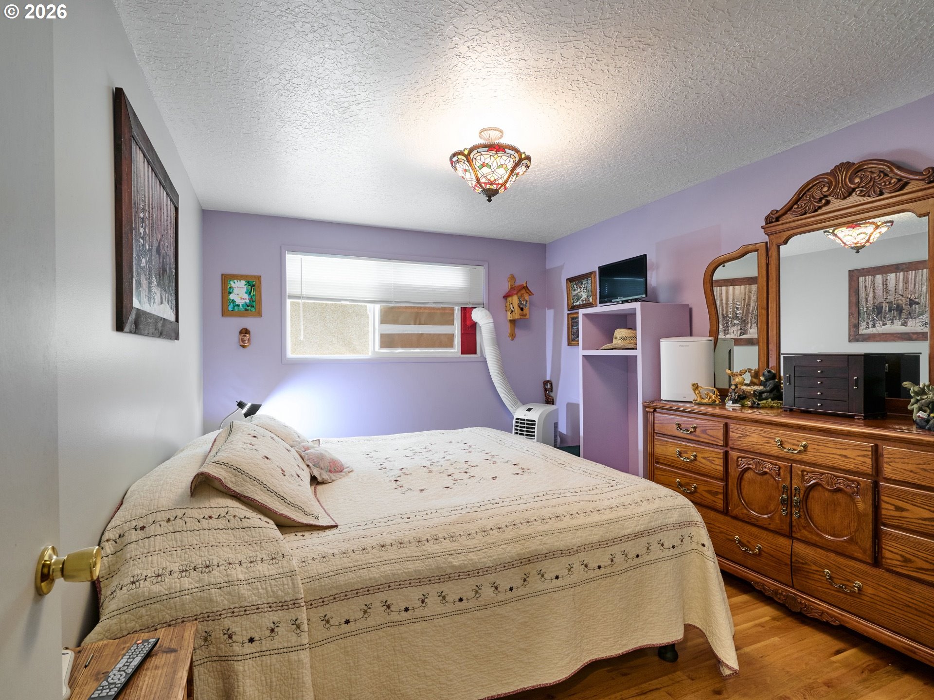 1215 Stanfield Road Woodburn, OR 97071 - Photo 10 of 29 a bedroom with a large bed and a dresser