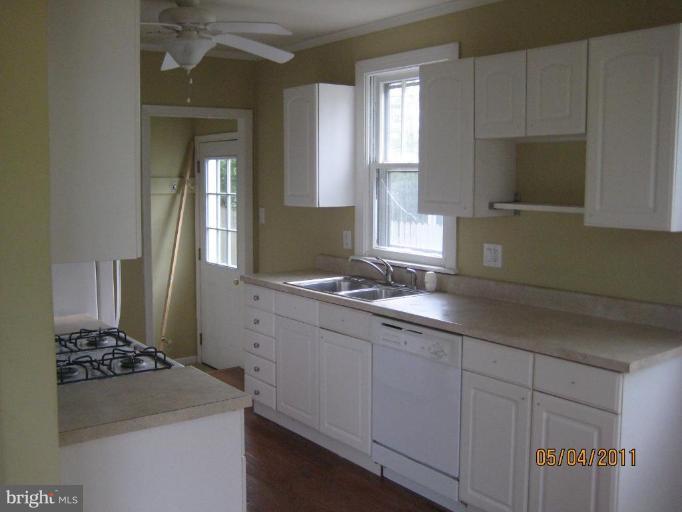7 Cinder Road Lutherville-Timonium, MD 21093 - Photo 6 of 11 Kitchen
