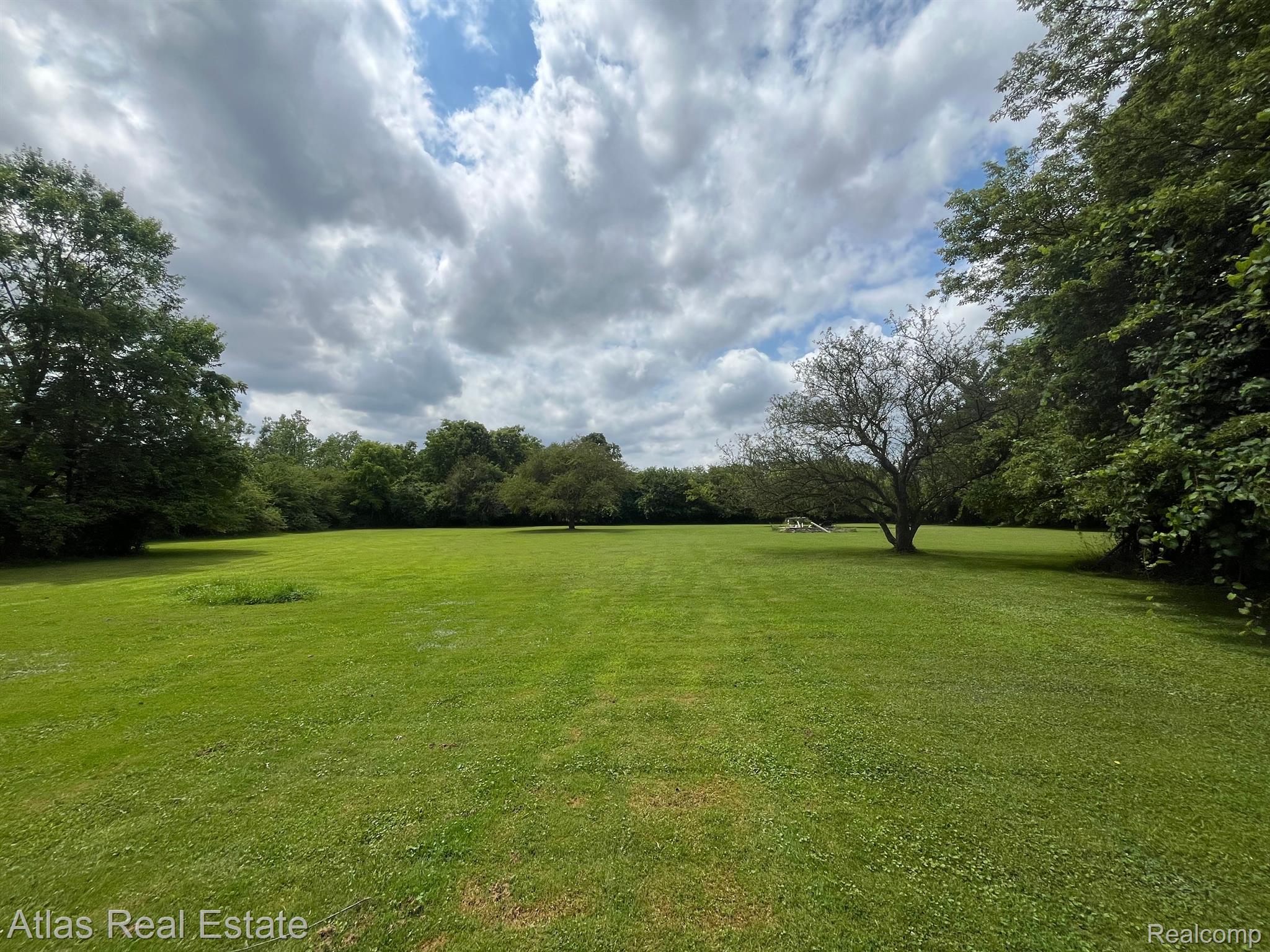 2058 Howe Road Burton, MI 48519 - Photo 17 of 35 Gallery Image 17