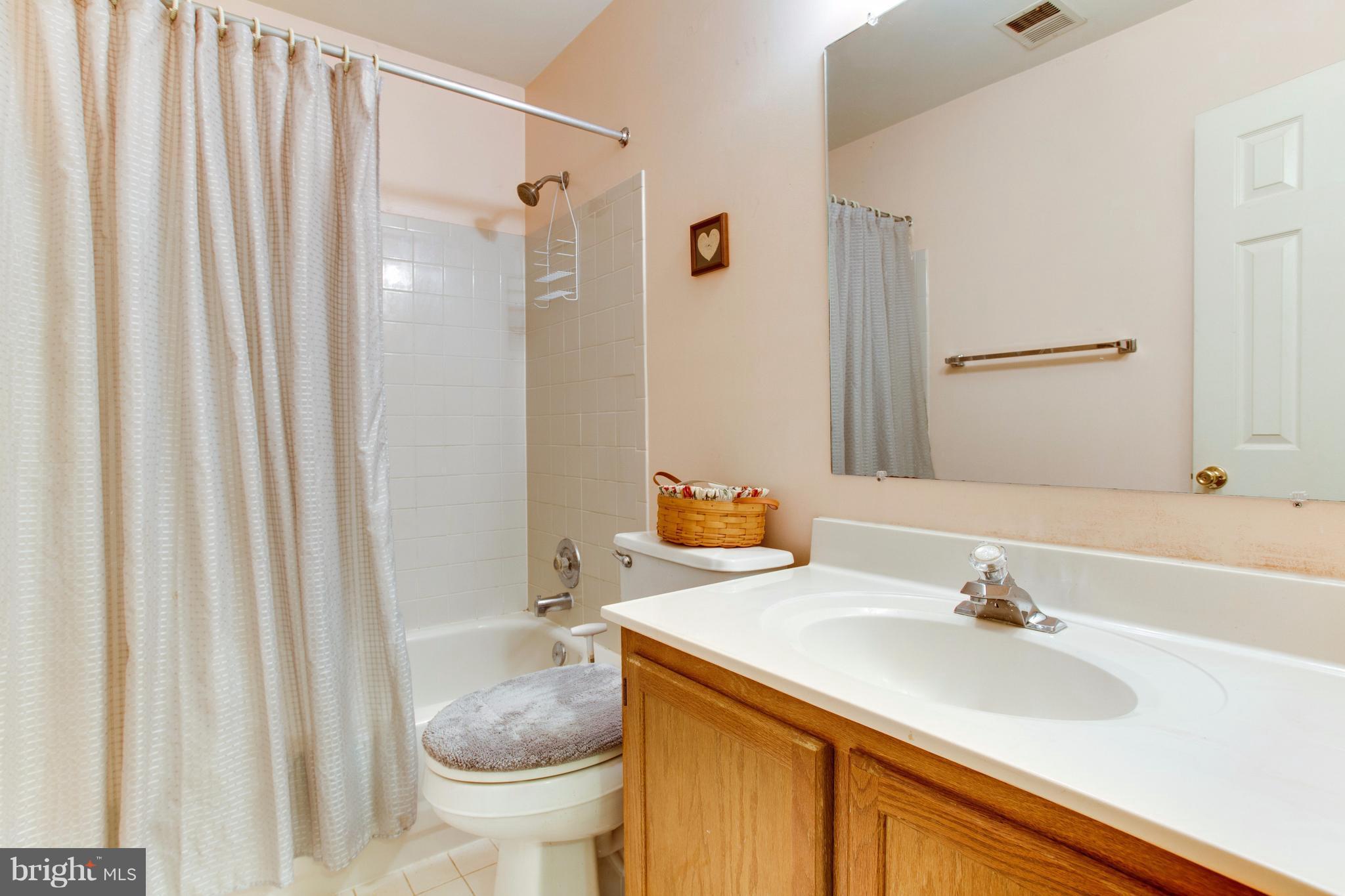 5806 Stone Ridge Drive Centreville, VA 20120 - Photo 15 of 26 Tile floor and surround