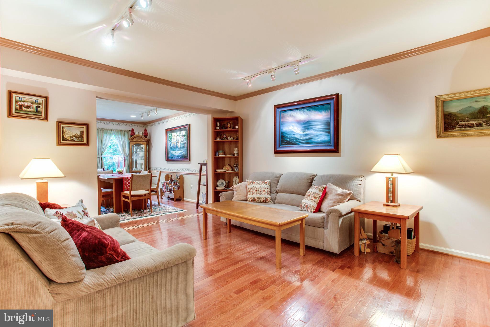 5806 Stone Ridge Drive Centreville, VA 20120 - Photo 4 of 26 There is a decorative inlay between LR & DR