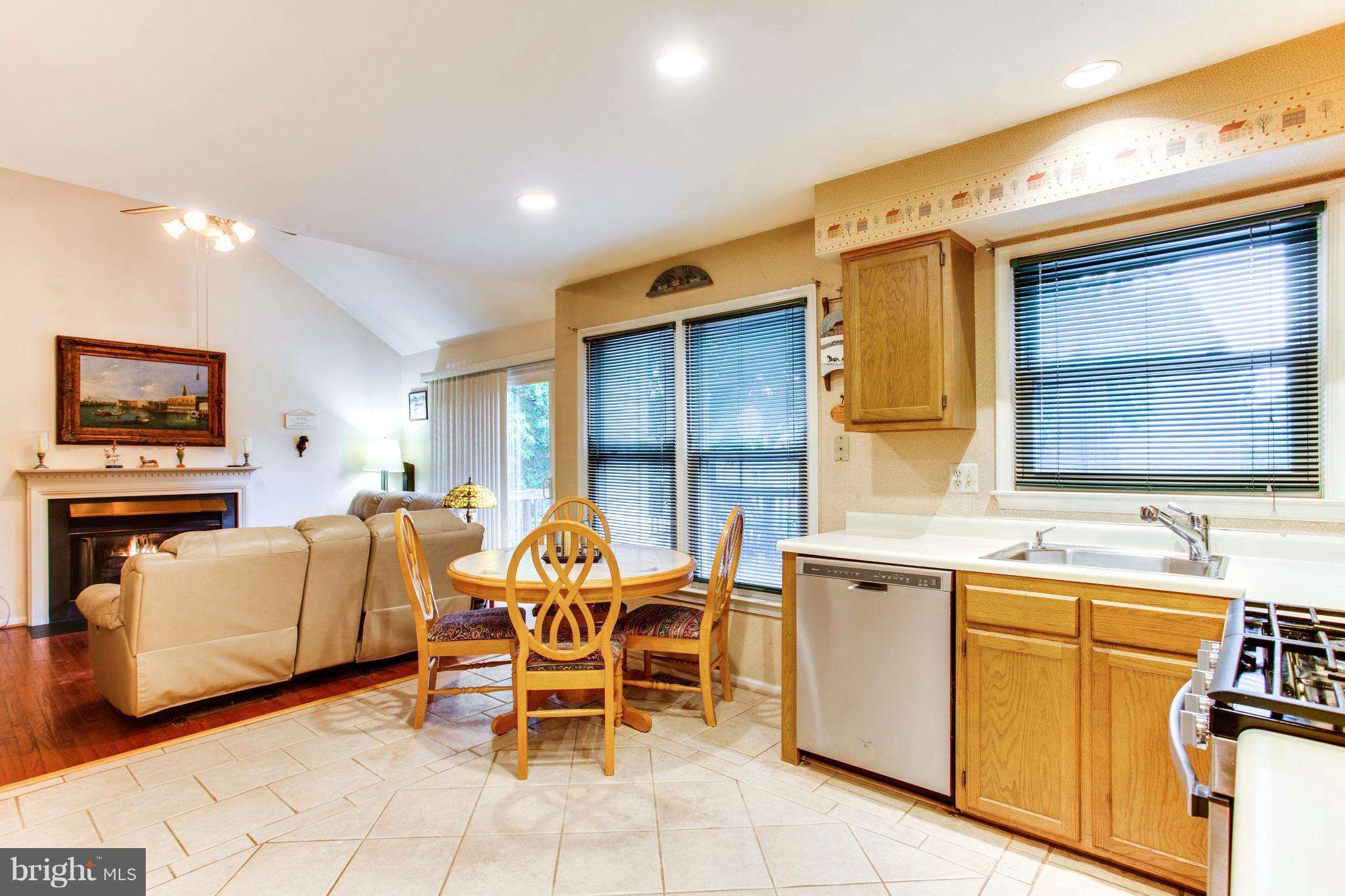 5806 Stone Ridge Drive Centreville, VA 20120 - Photo 9 of 26 Large eating area