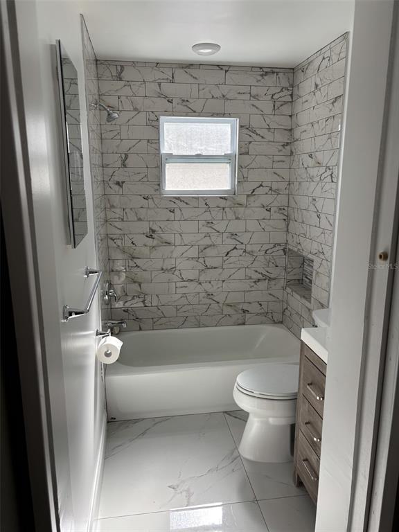 316 Brooks Road Frostproof, FL 33843 - Photo 9 of 11 a bathroom with a toilet and a bathtub