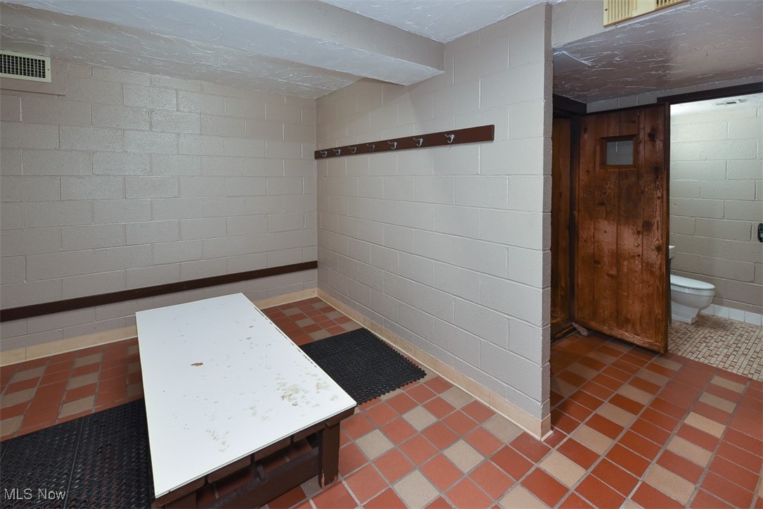 3400 Wooster Road, Unit 412 Rocky River, OH 44116 - Photo 31 of 34 Changing area