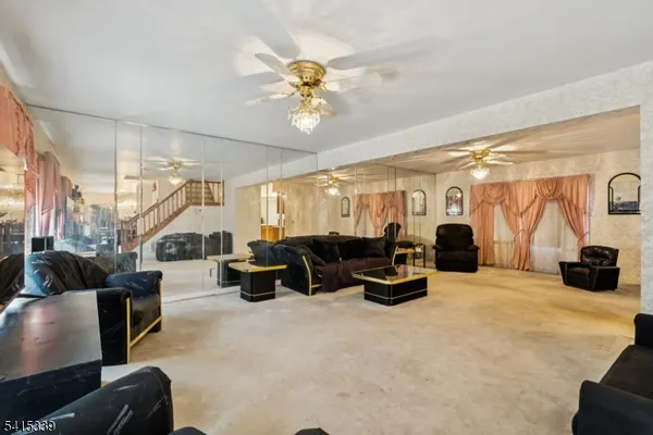 a view of a livingroom with furniture and a ceiling fan