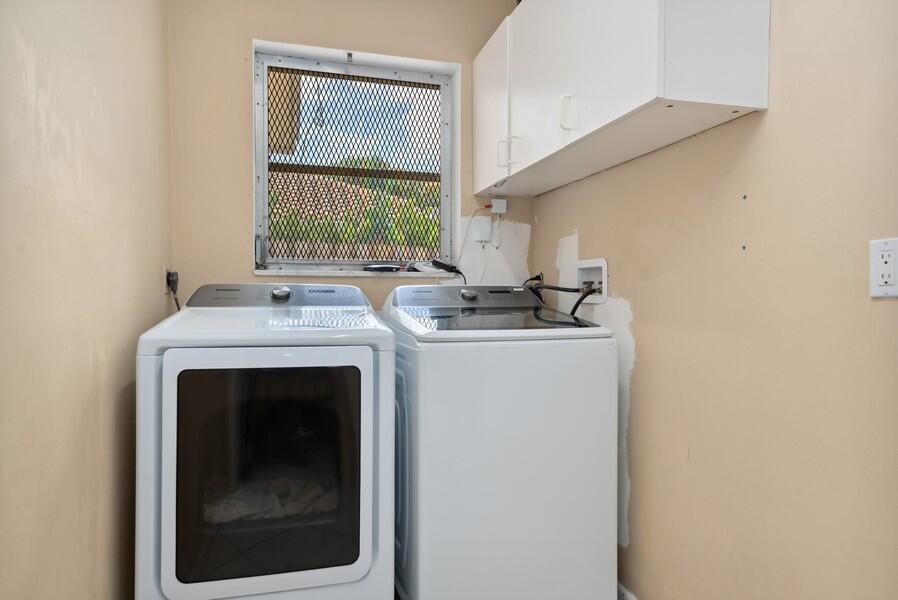 555 Southwest 8th Terrace Boca Raton, FL 33486 - Photo 27 of 43 30_555SW8thTerrace_44_LaundryRoom_LowRes