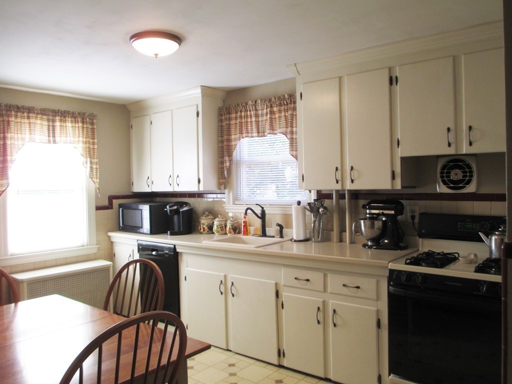 10 Batavia Street Worcester, MA 01604 - Photo 3 of 18 Gallery Image 3