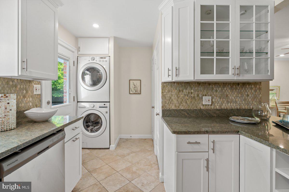 2100 Shenandoah Road Alexandria, VA 22308 - Photo 11 of 30 Kitchen