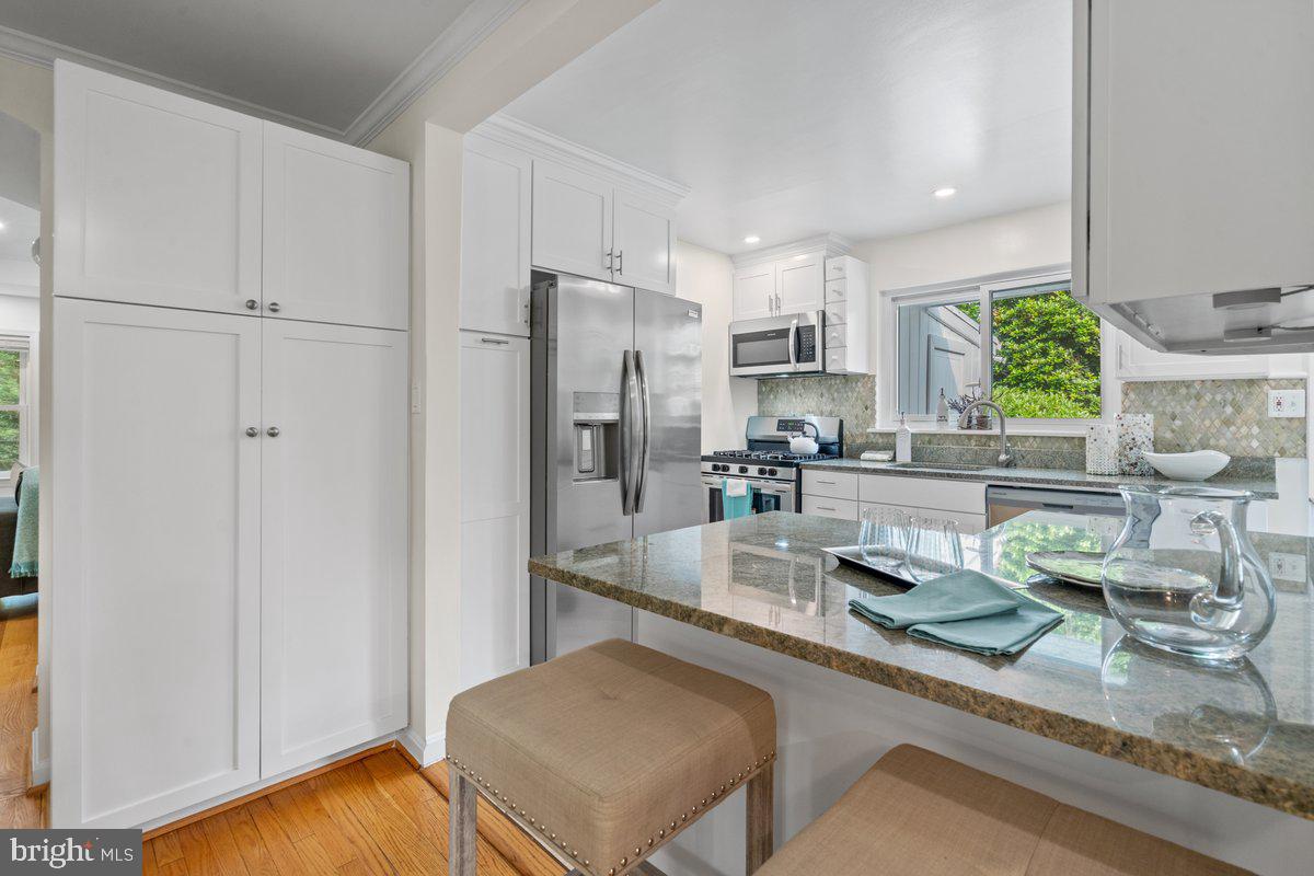 2100 Shenandoah Road Alexandria, VA 22308 - Photo 13 of 30 Kitchen