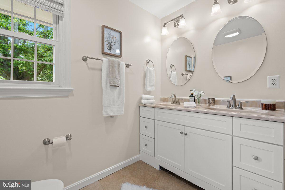 2100 Shenandoah Road Alexandria, VA 22308 - Photo 18 of 30 Full Bath