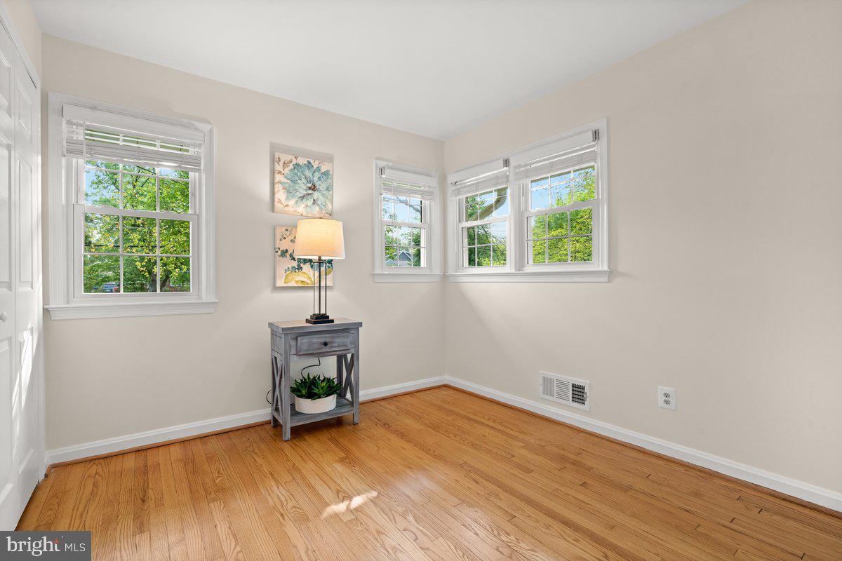 2100 Shenandoah Road Alexandria, VA 22308 - Photo 21 of 30 Bedroom 2