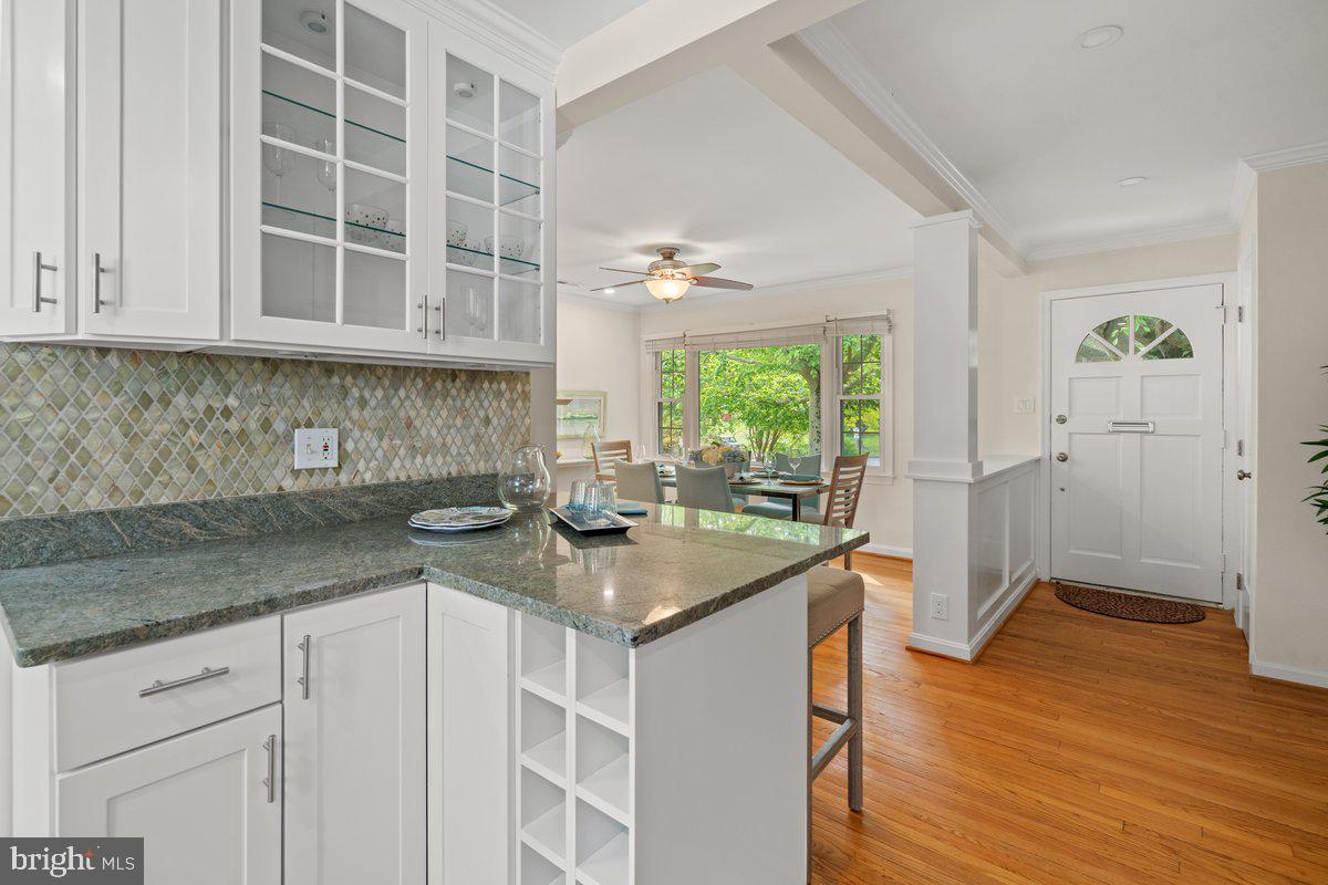 2100 Shenandoah Road Alexandria, VA 22308 - Photo 4 of 30 Kitchen