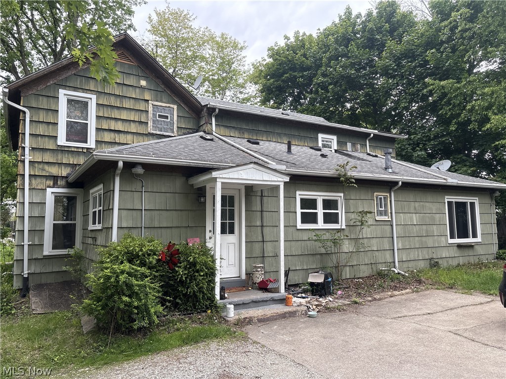 727 Wooster Road North Barberton, OH 44203 - Photo 4 of 37 Back Exterior