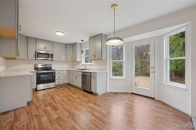 $275,500 | 2942 Marathon Drive, De Soto, MO 63020