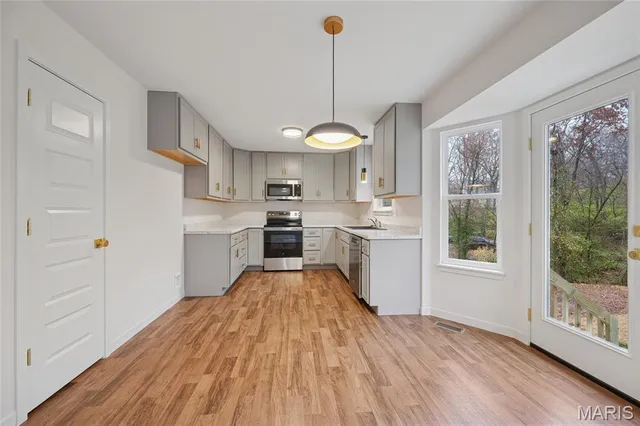 $275,500 | 2942 Marathon Drive, De Soto, MO 63020